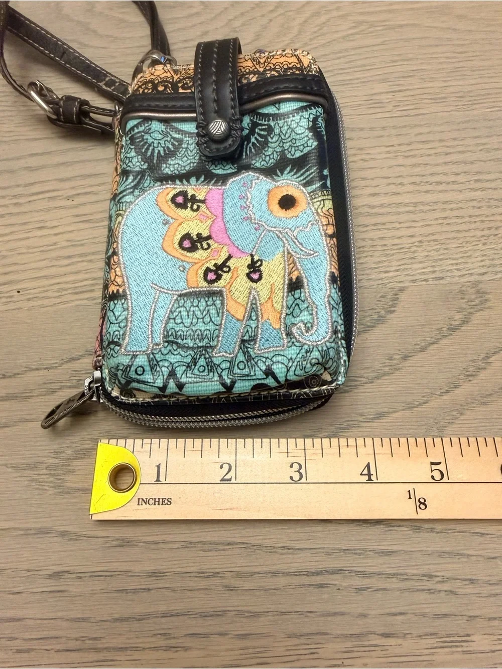 🍋 Sakroots Artist Circle Smartphone Crossbody Wallet
